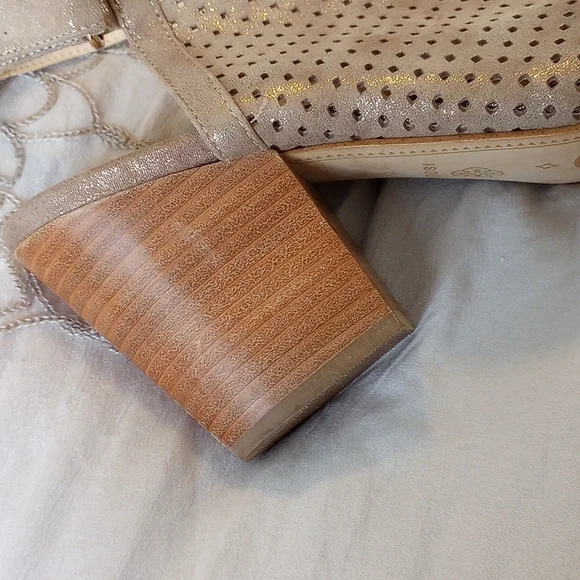 Isola Heels - Picture 9 of 11